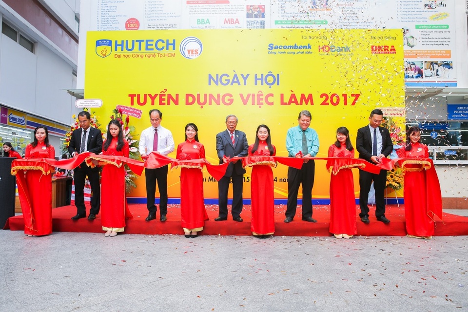 5 lợi thế vượt trội khi chọn mô hình Đại học - doanh nghiệp - 5 Ngày hội việc làm do Đại học HUTECH tổ chức hàng năm mang đến nhiều cơ hội cho sinh viên