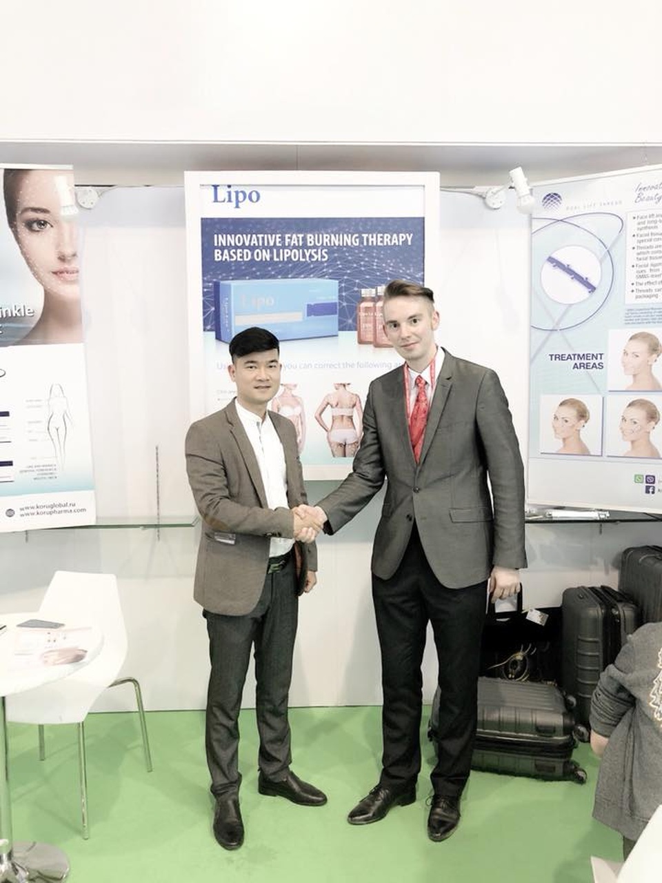 Dược sĩ trẻ với những giải pháp thành công với ngành thẩm mỹ da Việt Nam - 5 Anh Tuấn trong chuyến công tác tháng 3/2018 tại Mỹ để ký kết về sản phẩm mới