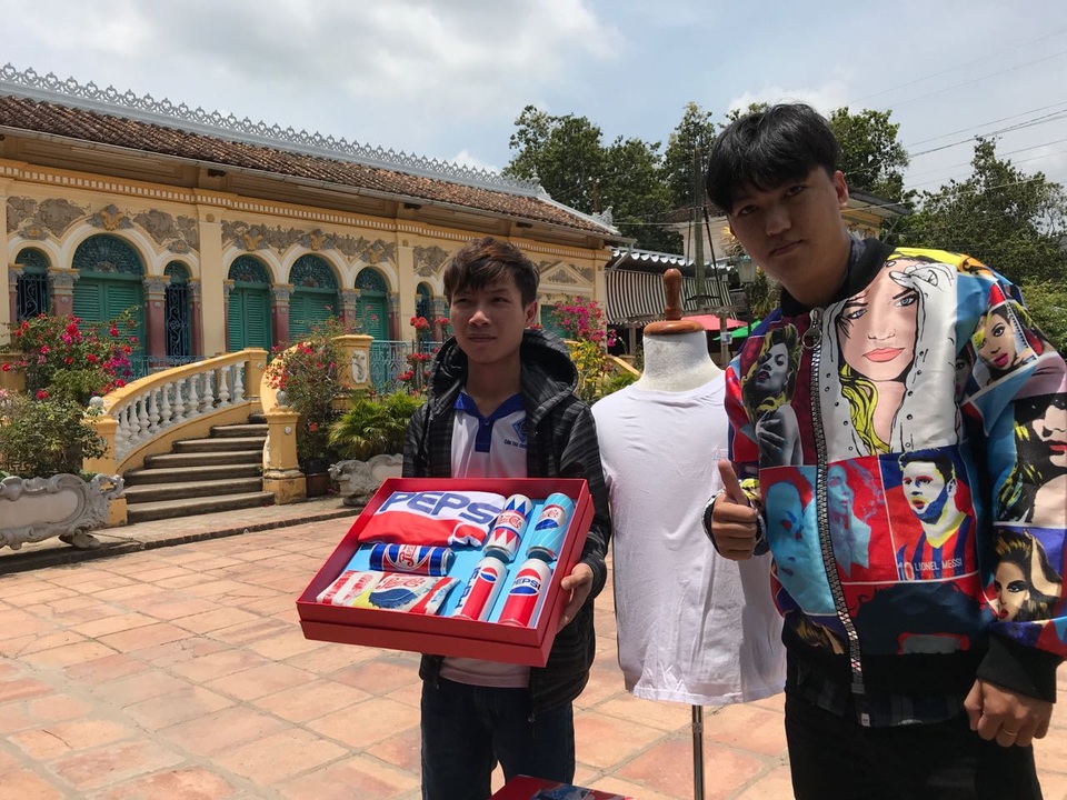 “Mình rất thích chiếc áo này vì có hình Messi và nhìn rất chất” - Phương Duy chia sẻ