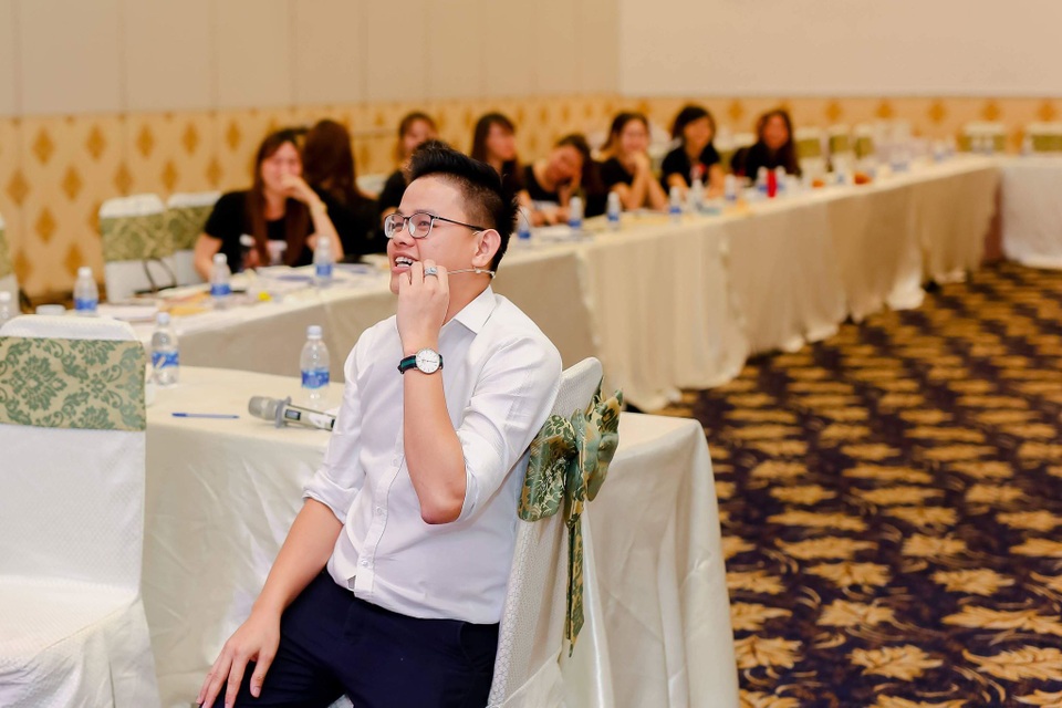 Simon Tứ - Công thức tạo thành công - 3 Simon Tứ chia sẻ về quãng đường khởi nghiệp của mình.
