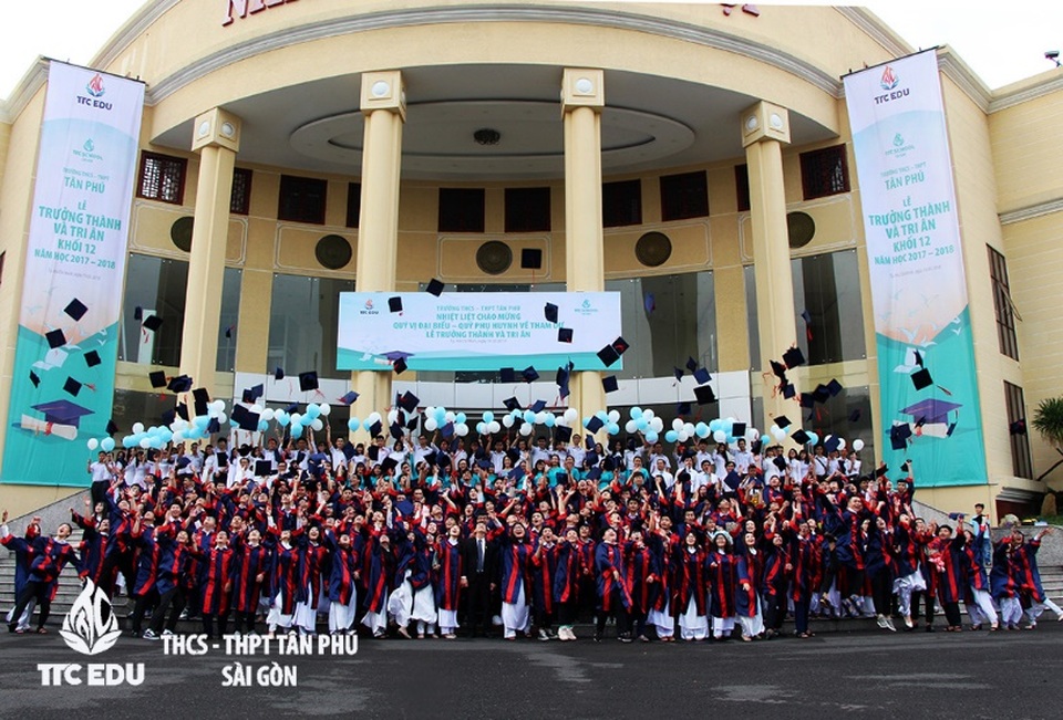 Lễ tri ân và trưởng thành của học sinh trường THCS - THPT Tân Phú - 4 Những hình ảnh này sẽ ghi dấu lại một thời học trò đầy hồn nhiên