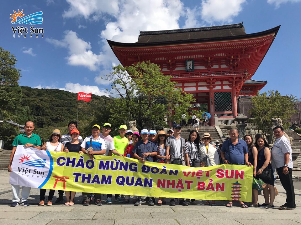 Ngắm hoa oải hương ngút ngàn dưới chân núi Phú Sĩ - 3 Asakusa Kannon, ngôi chùa linh thiêng bậc nhất Tokyo - Ảnh: Viet Sun Travel