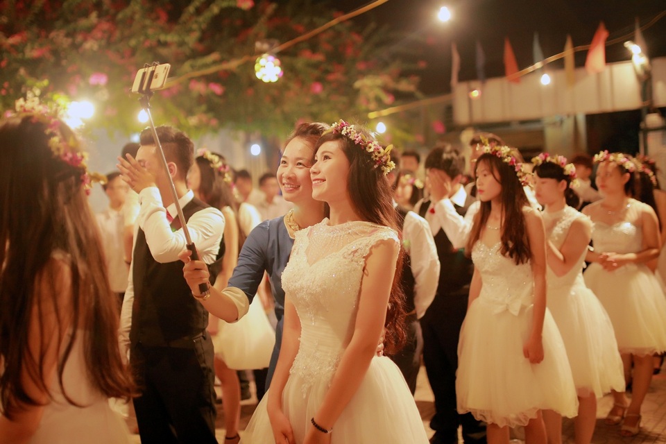 Lễ trưởng thành Khối 12 đặc biệt của một ngôi trường 21 năm tuổi - 2 Lễ trưởng thành Khối 12 đặc biệt của một ngôi trường 21 năm tuổi - 2