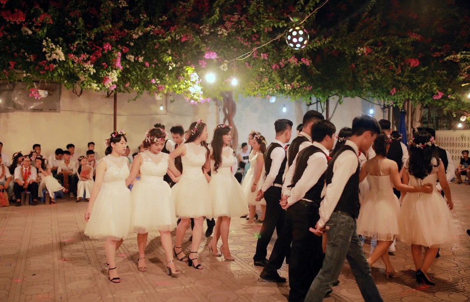 Lễ trưởng thành Khối 12 đặc biệt của một ngôi trường 21 năm tuổi - 3 Lễ trưởng thành Khối 12 đặc biệt của một ngôi trường 21 năm tuổi - 3