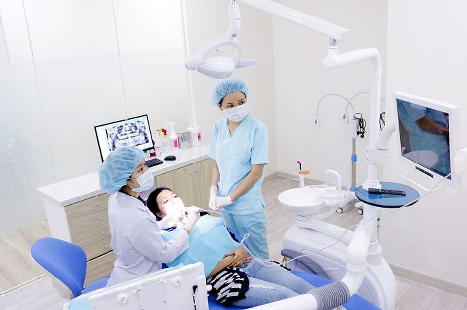 Chuỗi nha khoa KIM tự hào với dịch vụ chuẩn mực hàng đầu Việt Nam - 2 Tại Nha Khoa KIM mỗi ghế nha khoa là 1 phòng riêng biệt và mỗi khách hàng được chăm sóc với 1 bộ tay khoan, bộ dụng cụ riêng