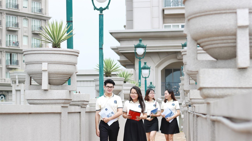 Cam kết 100% việc làm thu nhập cao khi theo học tại Trường CĐ nghề Khách sạn du lịch Quốc tế IMPERIAL - 2 IIHS là môi trường đào tạo chuyên sâu quản trị khách sạn, nhà hàng đầu tiên tại Việt Nam