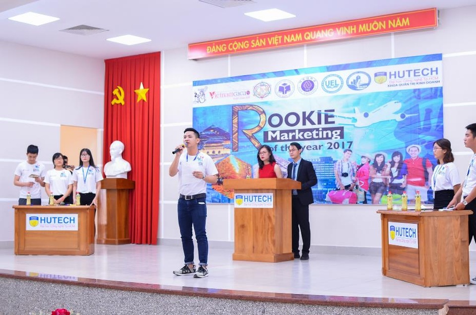 3 “đặc điểm nhận diện” nổi bật của sinh viên Marketing HUTECH - 1 Các “Marketer” HUTECH tự tin trên các sân chơi học thuật