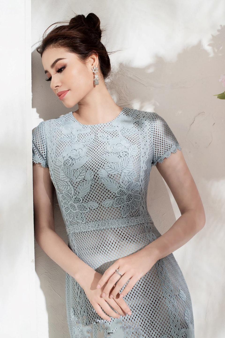 Truy tìm “nàng hương tươi mát” hè này cùng Phạm Hương, Bích Phương, Châu Bùi - 4 Phạm Hương sẽ cùng tham gia vào “Đại chiến” khám phá phong cách mới cùng với Bích Phương và Châu Bùi