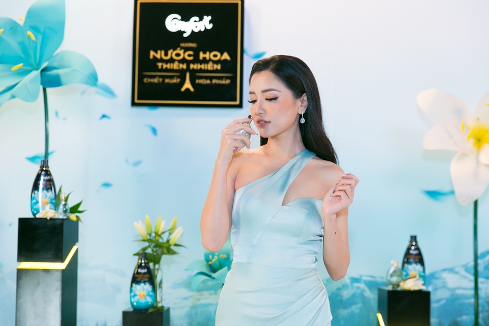 Bích Phương lại "bỏ bùa" fans với thần thái vô cùng kiêu sa - 2 Xem Bích Phương thần thái thế nào nè?