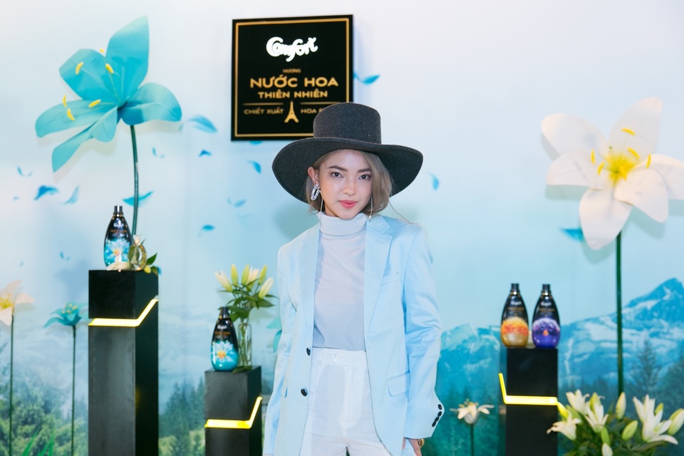 Bích Phương lại "bỏ bùa" fans với thần thái vô cùng kiêu sa - 4 Fashionista Châu Bùi dù có đổi thay diện mạo thế nào vẫn không quên thần thái