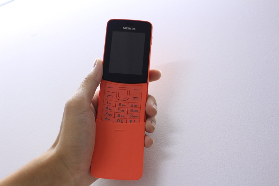 Nokia 8110 4G: Đâu là hàng thật và hàng giả? - 2 Nokia 8110 4G: Đâu là hàng thật và hàng giả? - 2