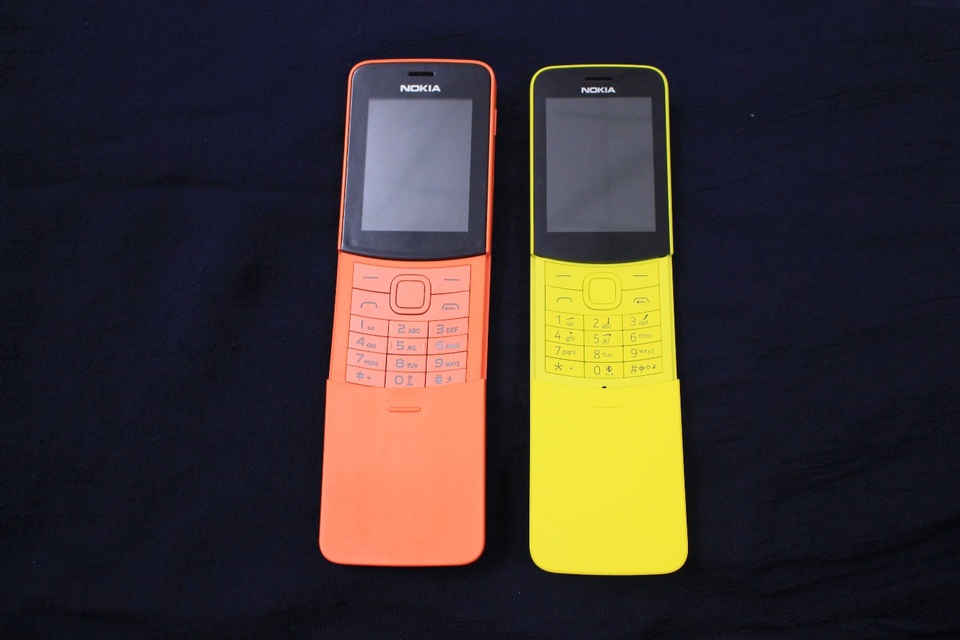 Nokia 8110 4G: Đâu là hàng thật và hàng giả? - 4 Nokia 8110 4G: Đâu là hàng thật và hàng giả? - 4