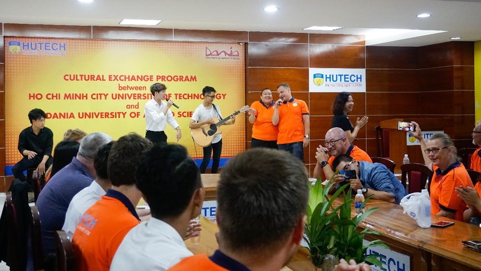 Khám phá 3 “bí mật” thú vị của ngành Việt Nam học tại HUTECH - 4 Các chương trình giao lưu quốc tế thường xuyên được tổ chức dành cho sinh viên HUTECH