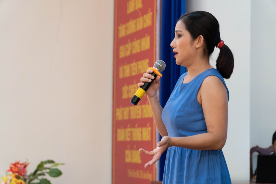 Diễn viên Cát Tường giản dị đồng hành cùng bà con tiết kiệm nước - 1 Cát Tường dành nhiều thời gian chia sẻ kỹ về bí quyết giặt giũ tiết kiệm