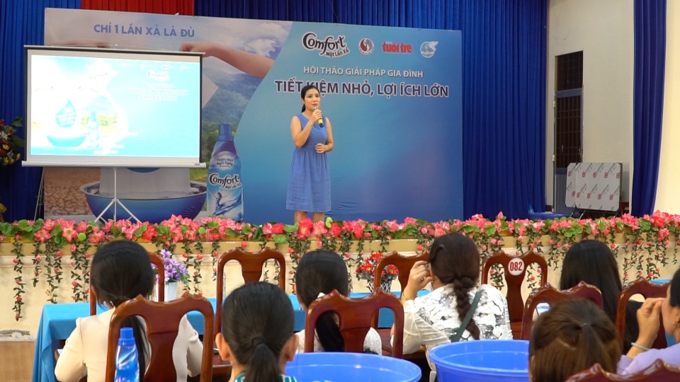 Diễn viên Cát Tường giản dị đồng hành cùng bà con tiết kiệm nước - 3 Cát Tường đồng hành cùng các chị em, kêu gọi người dân tiết kiệm nước từ giặt giũ