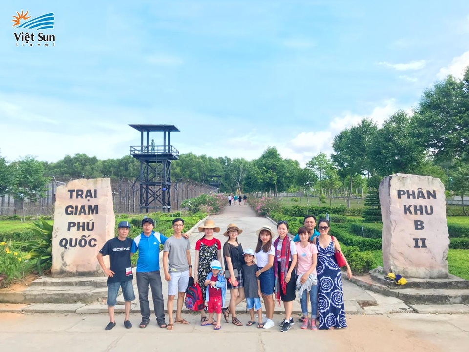 “Đảo ngọc” Phú Quốc, điểm đến lý tưởng cho kỳ nghỉ ngắn ngày - 5 Tận mắt chứng kiến hình ảnh tái hiện những đòn tra tấn dã man tại “địa ngục trần gian” Phú Quốc