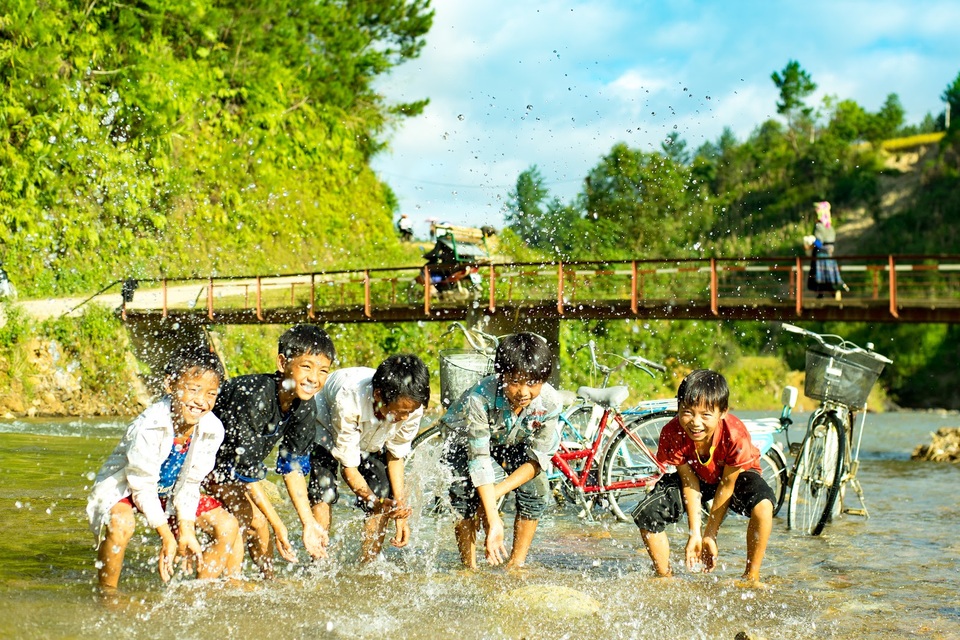 Một Công ty Việt viết thư xin lỗi Trái Đất vì sử dụng túi ni-lông - 2 Trái Đất thân mến, chúng mình không muốn để thế hệ tương lai phải trả giá cho những lỗi lầm của thế hệ hôm nay”