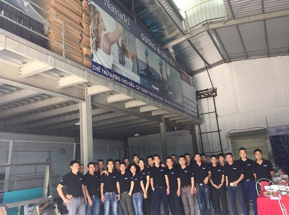 Đặt sản xuất gương nghệ thuật như thế nào? - 4 Đội ngũ nhân viên được đào tạo chuyên sâu