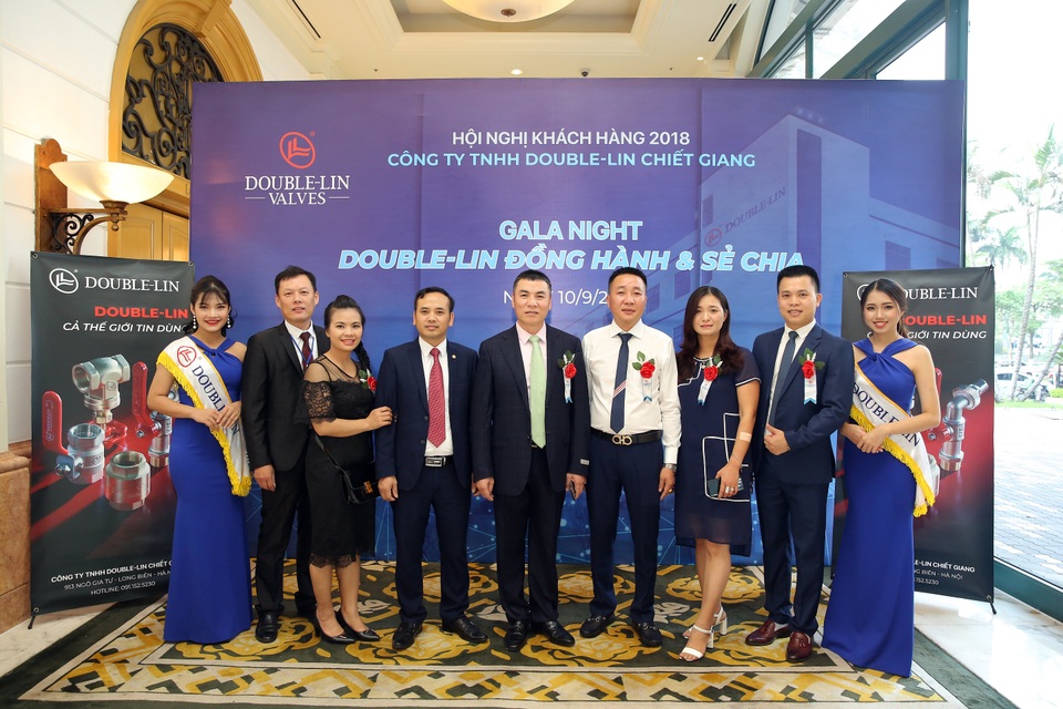 Tưng bừng đại tiệc tri ân “Double-Lin – Đồng hành và sẻ chia” - 3 Ông Lâm Hải Lâm và các Nhà phân phối lớn tại Trung Quốc tham gia sự kiện.