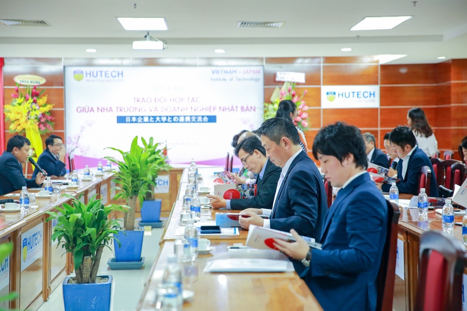 30 doanh nghiệp Nhật Bản tham dự Diễn đàn hợp tác tuyển dụng tại Đại học HUTECH - 2 Các doanh nghiệp, tập đoàn hàng đầu trong lĩnh vực công nghệ, kỹ thuật và dịch vụ đến từ Nhật Bản tham gia diễn đàn