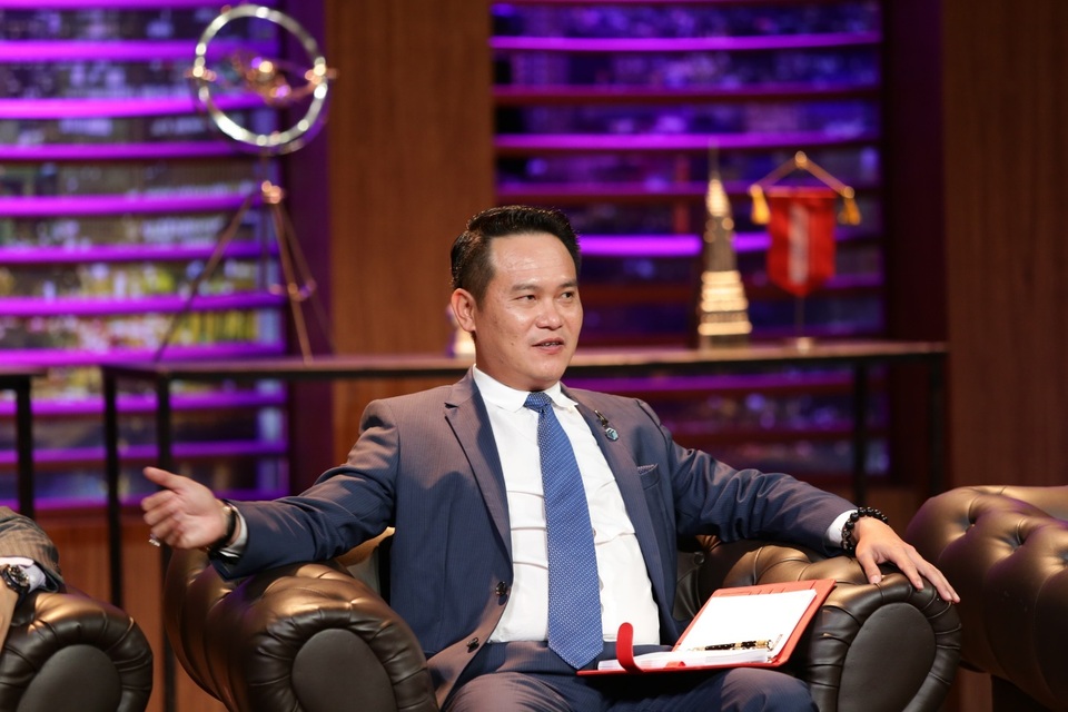 Bị 4/5 Shark từ chối, startup Hai Lúa vẫn được Shark Hồng Anh đầu tư nhờ ý chí khởi nghiệp bền bỉ - 2 Shark Hồng Anh quyết định đầu tư vào mô hình chả lụa Hai Lúa