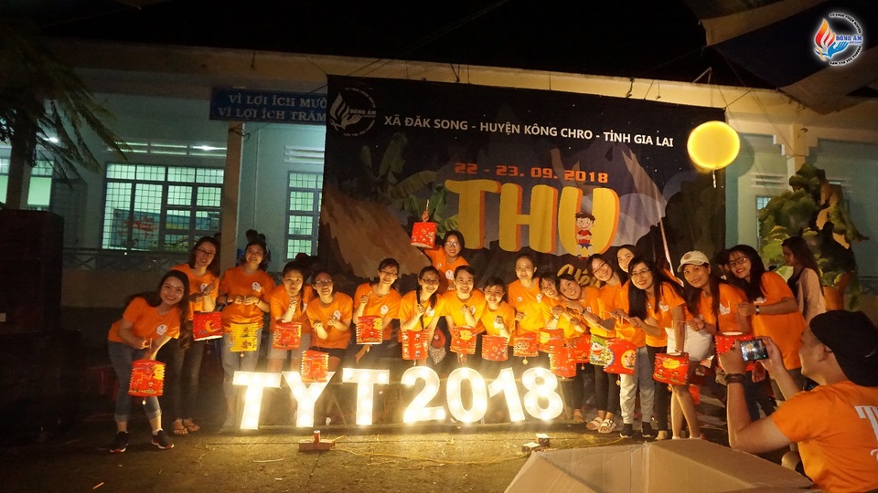 Vẽ nụ cười trẻ thơ bằng sắc màu của tuổi trẻ - 4 Những trái tim rung lên vì thiện nguyện, xem Đông Ấm Group như gia đình thứ 2 - www.facebook.com/dongamgroup