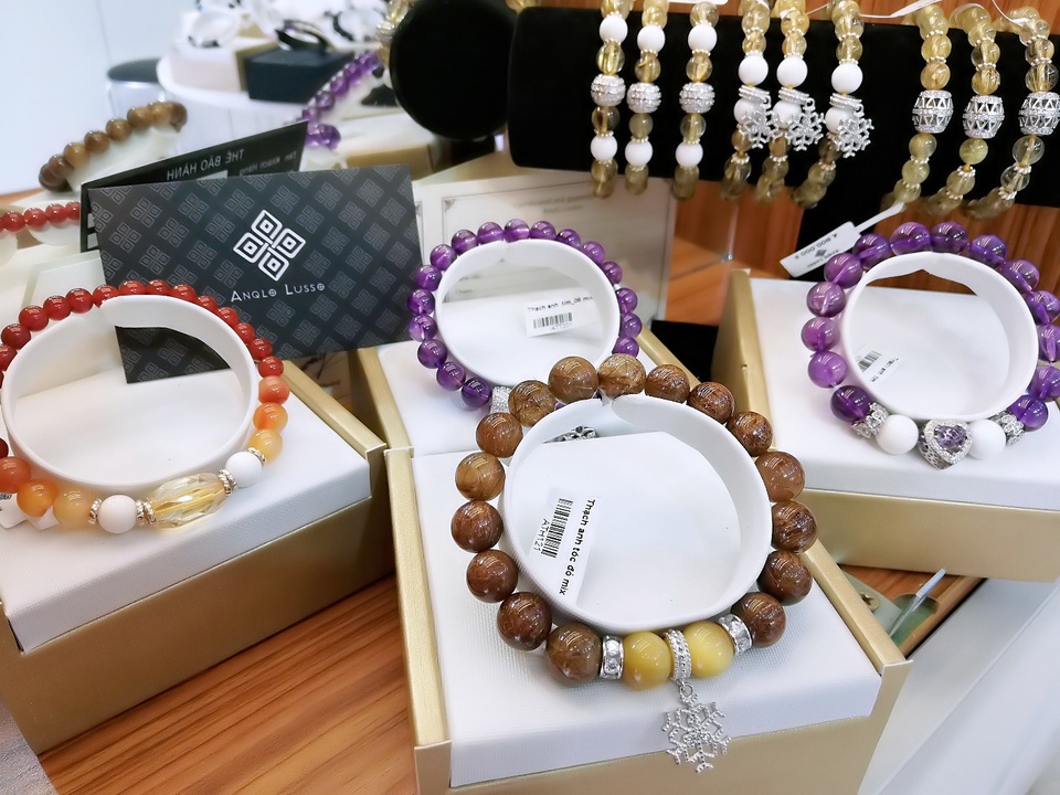 Anqlo lusso đáp ứng mọi nhu cầu về đá tự nhiên - 3 Trong các dòng đá quý của Anqlo, thạch anh và thạch anh tóc là những dòng đá quý được khách hàng ưa chuộng