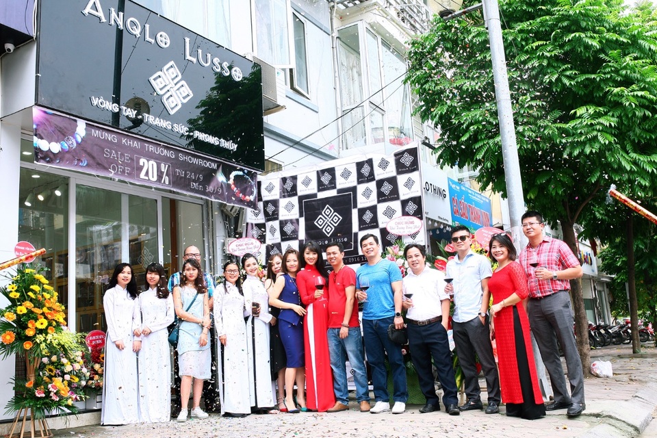 Anqlo lusso đáp ứng mọi nhu cầu về đá tự nhiên - 5 Đội ngũ lãnh đạo và nhân viên Anqlo Lusso.
