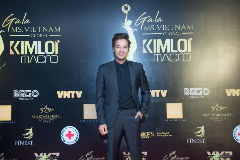 Đoàn Thanh Tài và Nam Phong lịch lãm trên sàn diễn - 3 Diễn viên, nam vương Đoàn Thanh Tài cực chất và lịch lãm trên thảm đỏ.