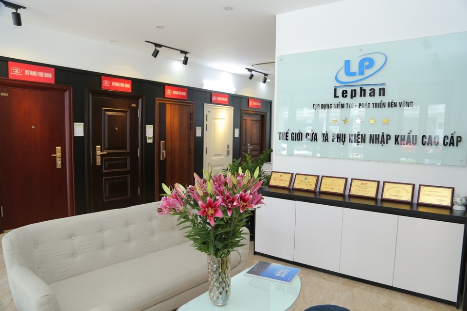 Giải pháp nào cho nguy cơ hỏa hoạn tại các chung cư? - 1 Cửa chống cháy Buyang tại showroom B18-12b, KĐT Vinhomes Gardenia, Hà Nội