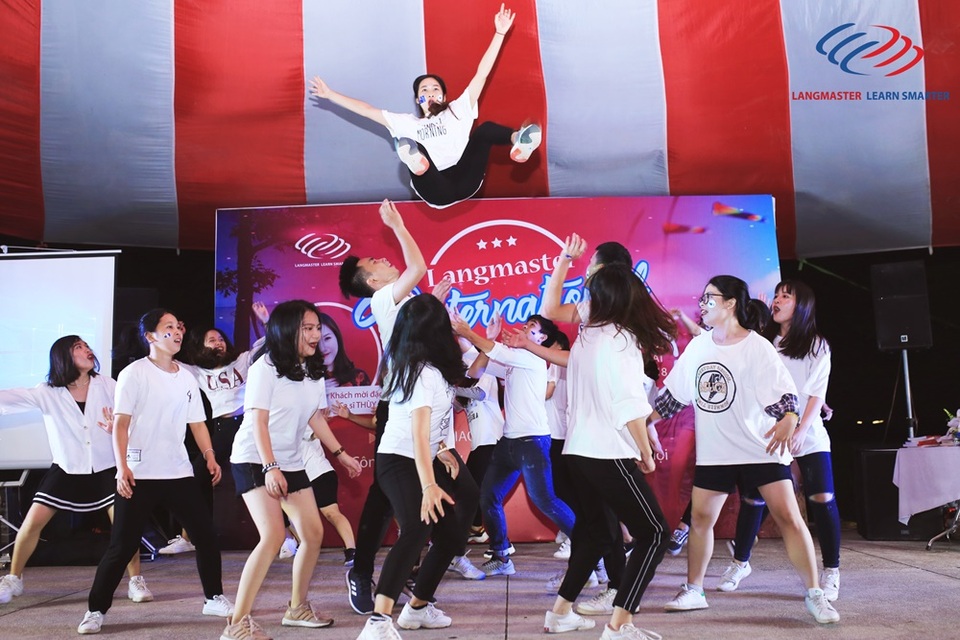 Sôi động cùng sân chơi văn hóa dành cho học viên Langmaster - 8 Phần thi Got Talent tài năng của các học viên