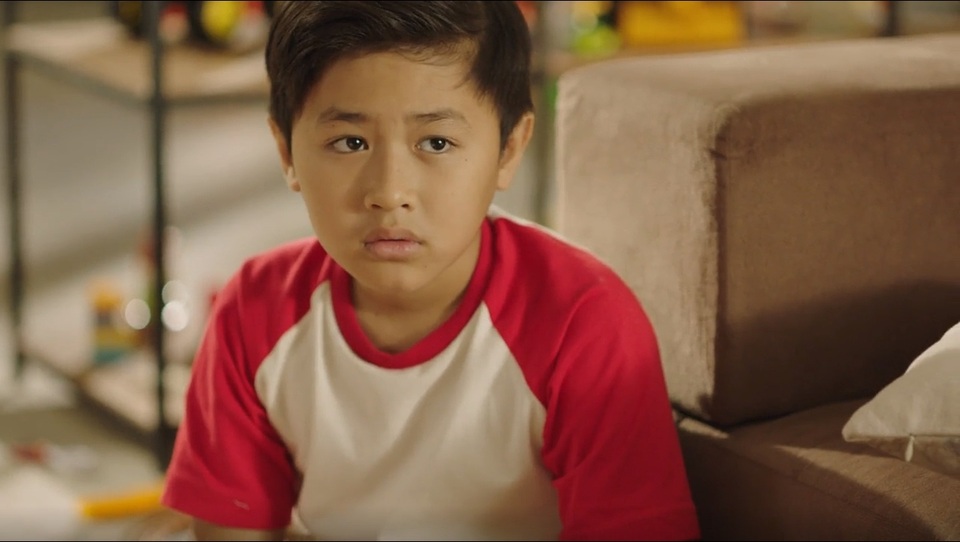 Mẹ ơi, đừng để kỳ vọng thành tích làm lạc lối yêu thương - 2 Một cái chau mày của bố mẹ có thể khiến con trẻ lo lắng