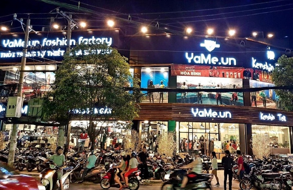 Giới trẻ Sài Thành săn áo thun xịn giá rẻ ở đâu ? - Ảnh 5. Giới trẻ Sài Thành săn áo thun xịn giá rẻ ở đâu ? - Ảnh 5.