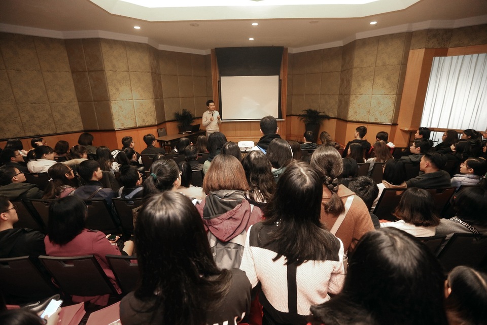 Học từ vựng một lần nhớ mãi với sách “38 chủ điểm từ vựng thiết yếu cho IELTS 7.0+” - Ảnh 2. Học từ vựng một lần nhớ mãi với sách “38 chủ điểm từ vựng thiết yếu cho IELTS 7.0+” - Ảnh 2.