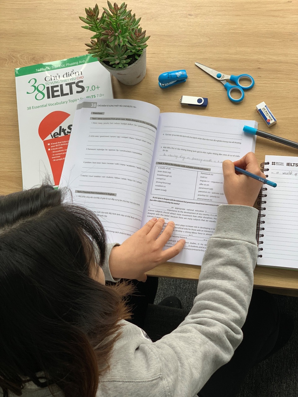 Học từ vựng một lần nhớ mãi với sách “38 chủ điểm từ vựng thiết yếu cho IELTS 7.0+” - Ảnh 3. Học từ vựng một lần nhớ mãi với sách “38 chủ điểm từ vựng thiết yếu cho IELTS 7.0+” - Ảnh 3.