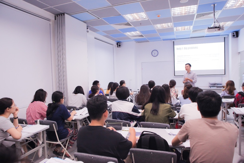 Học từ vựng một lần nhớ mãi với sách “38 chủ điểm từ vựng thiết yếu cho IELTS 7.0+” - Ảnh 4. Học từ vựng một lần nhớ mãi với sách “38 chủ điểm từ vựng thiết yếu cho IELTS 7.0+” - Ảnh 4.