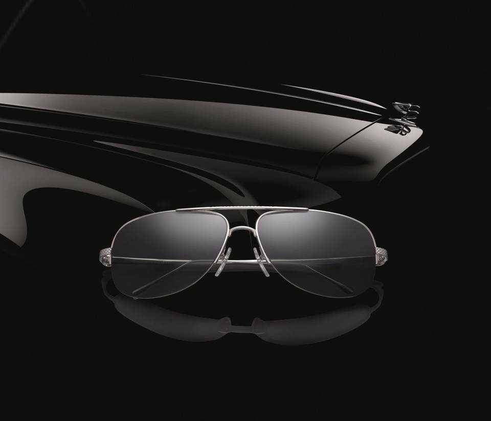 Kính Bentley từ lâu đã được coi là “ thượng hạng” của kính cao cấp với giá khởi điểm từ 10.000 USD/gọng vàng nguyên khối.