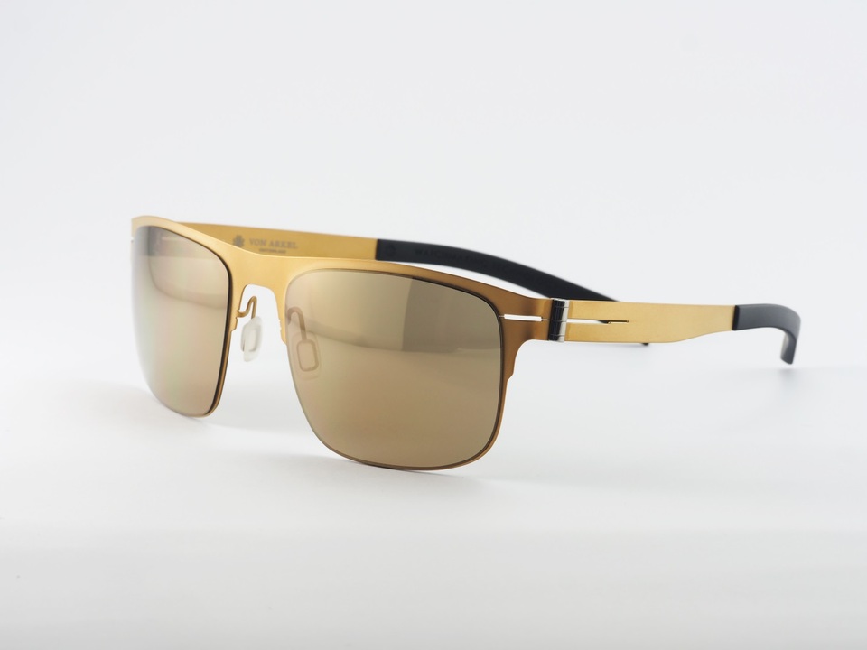 Mẫu kính mát Von Arkel 1703 được mạ màu gold sang trọng có giá 9,6 triệu đồng.