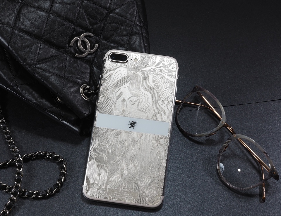 Mobiado Grand 7/7 Plus – Ngôn ngữ thiết kế đẳng cấp - 3 Mobiado Art Nouveau mang nét thanh lịch và quyến rũ. Phiên bản này tái hiện hài hòa vẻ đẹp yêu kiều và gợi cảm của người phụ nữ trong thế giới tự nhiên.