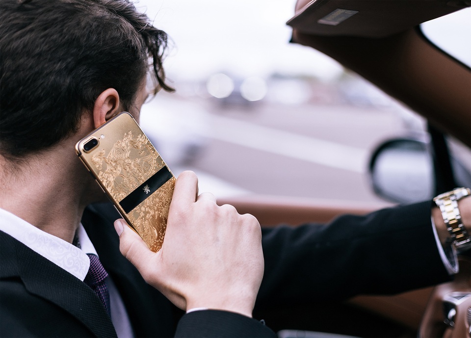 Mobiado Grand 7/7 Plus – Ngôn ngữ thiết kế đẳng cấp - 5 Hình tượng của Thánh George, với tất cả chính nghĩa và lòng dũng cảm, hiện lên đầy uy nghi trong sự khuất phục của loài rồng to lớn.