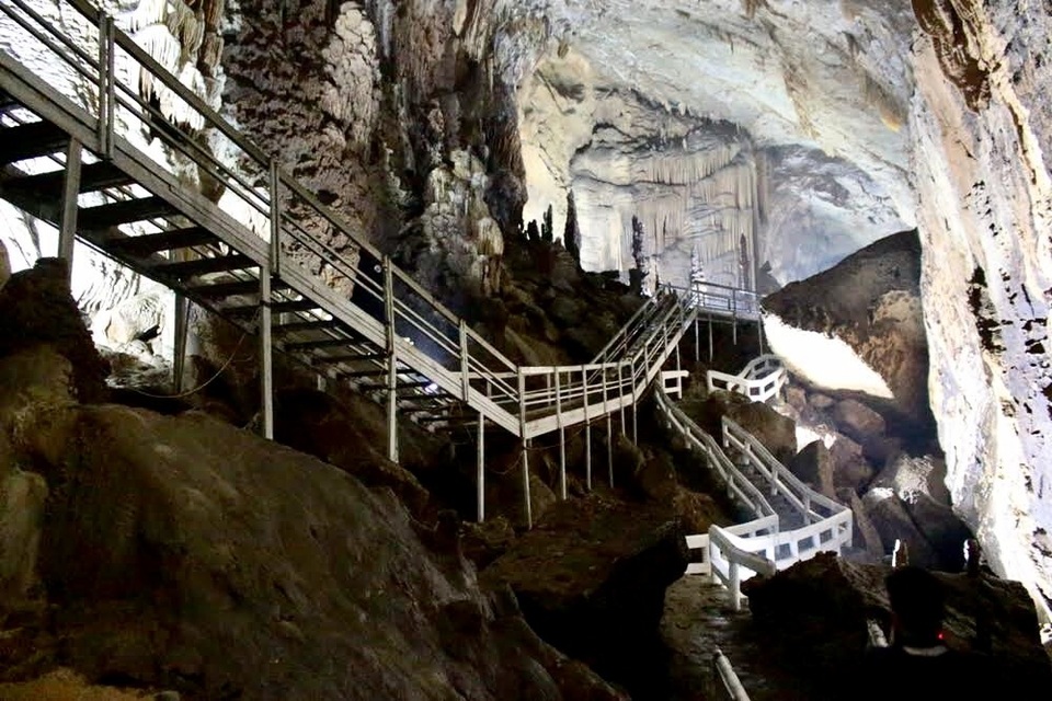 Ngỡ ngàng với vẻ đẹp mê hoặc của “cao nguyên đệ nhất động” - 3 Người dân Hà Giang cho biết, hang động này đã được dân bản địa phát hiện ra từ rất lâu. Trước đây, họ thường xuyên vào hang tìm kiếm nước hoặc săn lùng một số loài vật làm lương thực. Mãi cho đến năm 2015, hang động mới được đưa vào khai thác phục vụ du lịch.