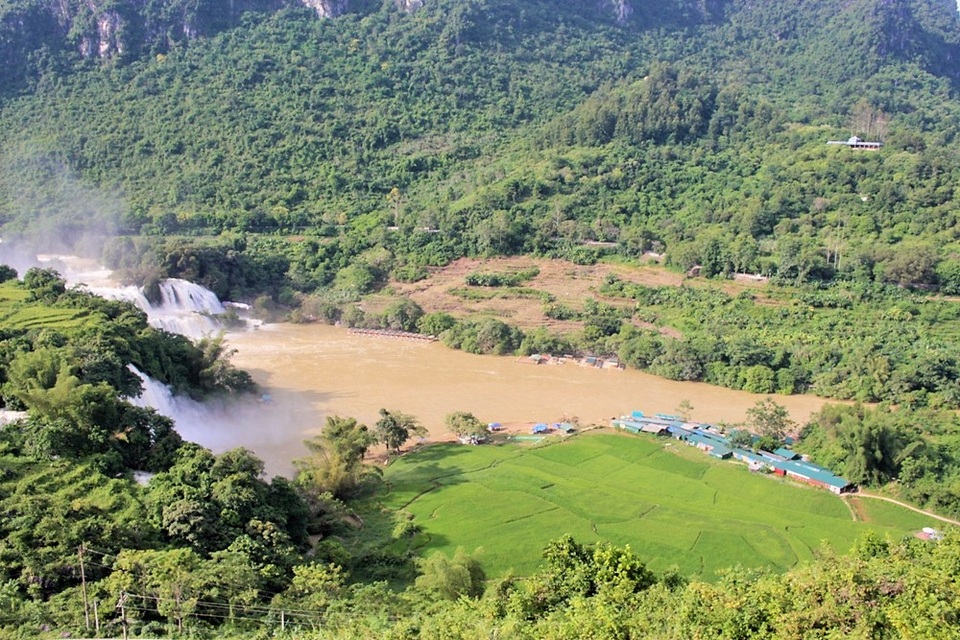 Cần chú trọng nhân lực để “đánh thức” tiềm năng du lịch Cao Bằng - 3 Thác Bản Giốc là điểm tham quan du khách nào cũng muốn khám phá.