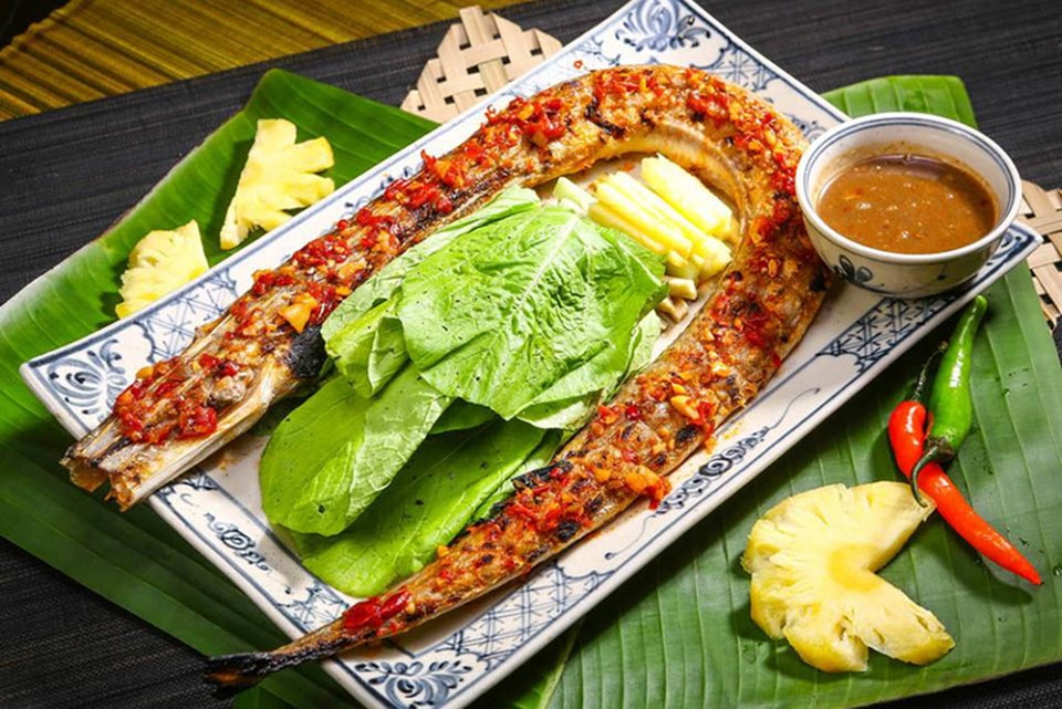 Thử loại cá “nhà giàu mới dám ăn” ở Đà Nẵng - 3 Cá chìa vôi nướng là món ăn thượng hạng chỉ dành cho người sành ăn. (Ảnh: dacsandanang)