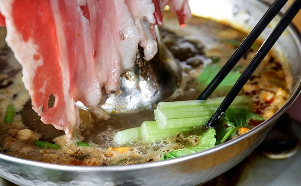 Đặc sản Bình Dương “ăn một lần là nhớ cả đời” - 5 Món ăn đặc trưng với hương vị đậm đà của mắm ruốc và mùi thơm của sả, tóp mỡ.