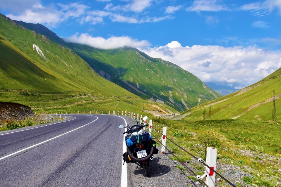 Vùng núi Caucasus tuyệt đẹp ở biên giới Georgia giáp nước Nga.