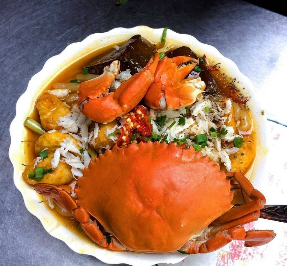 Những quán ăn kỳ lạ nhưng hút khách bậc nhất Sài Gòn - 4 Cận cảnh bát bánh canh “đại gia”. (Ảnh: foody)