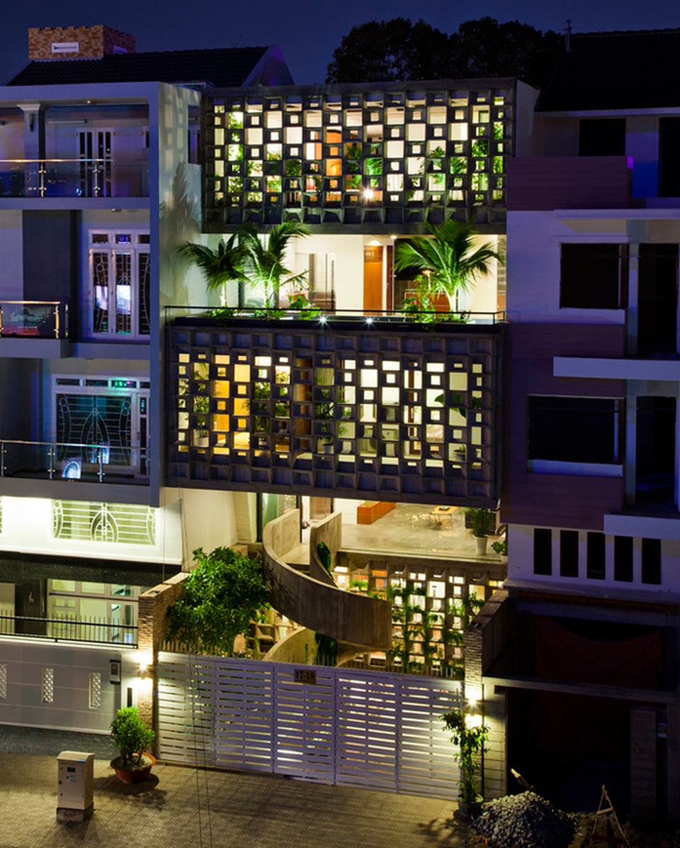 Ngắm ngôi nhà Việt bình dị bất ngờ chiến thắng giải kiến trúc Thế giới - 3
Ngôi nhà được thiết kế dành cho 3 thế hệ sinh sống: Ông bà ngoài 60 tuổi, đôi vợ chồng trẻ và một đứa con