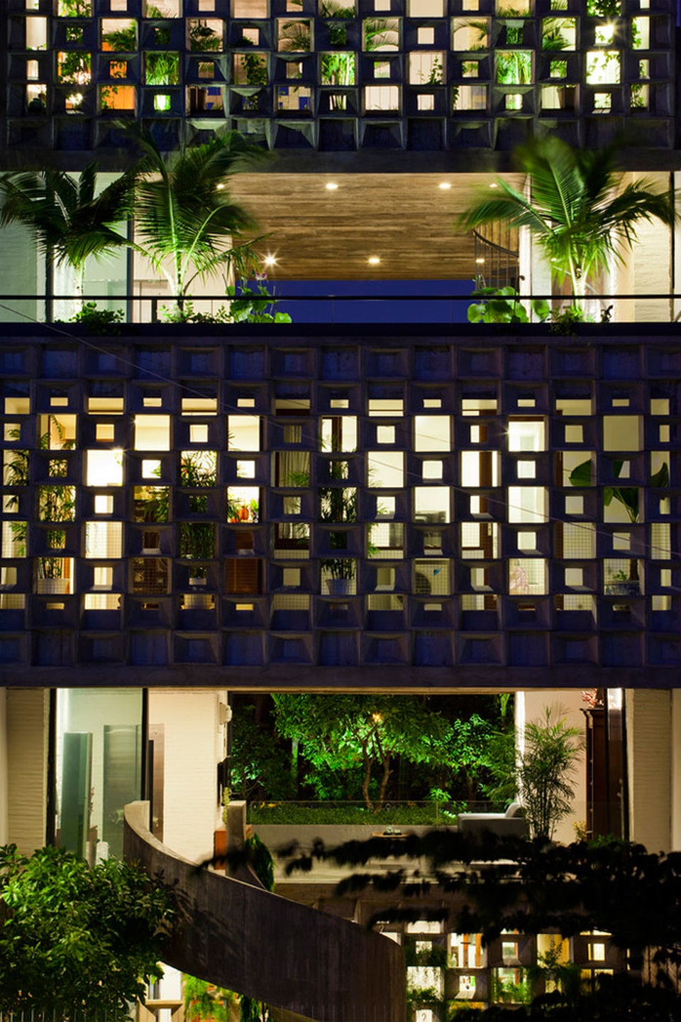 Ngắm ngôi nhà Việt bình dị bất ngờ chiến thắng giải kiến trúc Thế giới - 4 Yêu cầu của chủ nhà là thiết kế một ngôi nhà tránh được tiếng ồn, bụi bặm, gần gũi với thiên nhiên, tận dụng được ánh sáng tự nhiên và khí trời