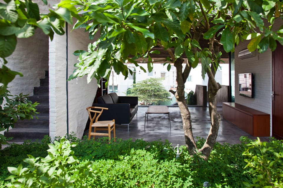 Ngắm ngôi nhà Việt bình dị bất ngờ chiến thắng giải kiến trúc Thế giới - 13 Toàn bộ ngôi nhà được hưởng bầu không khí tự nhiên, gió trời và cây xanh