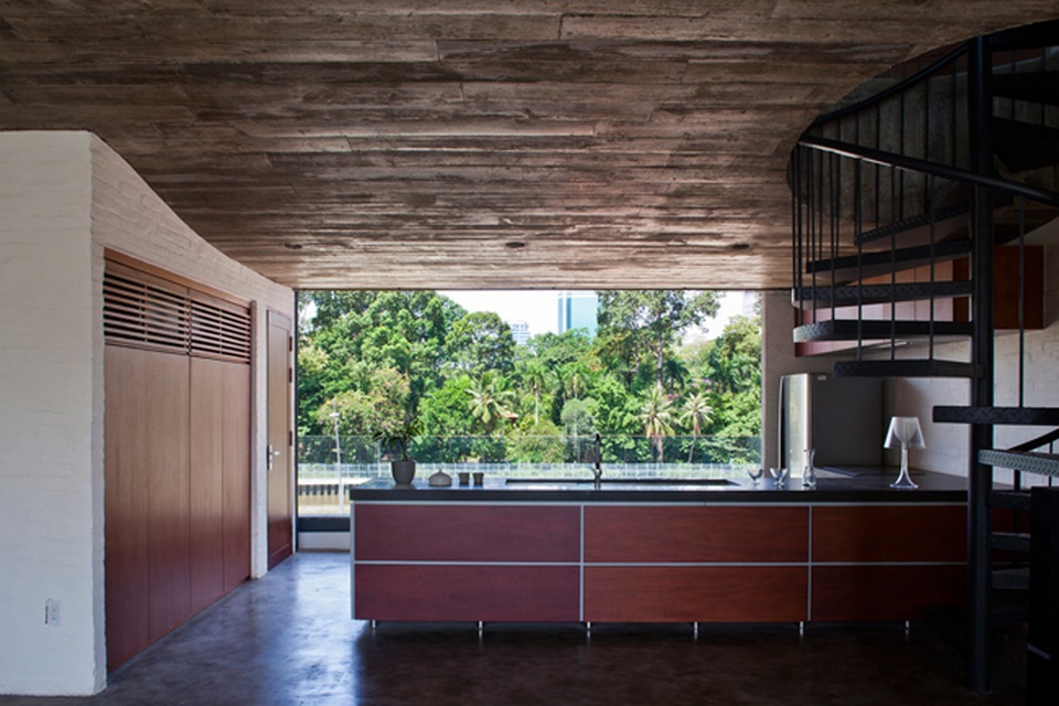 Ngắm ngôi nhà Việt bình dị bất ngờ chiến thắng giải kiến trúc Thế giới - 18 Bức tường kính trong suốt giúp chủ nhà thoải mái ngắm nhìn khung cảnh thiên nhiên